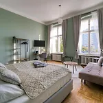 Jomi Stays, Brandenburgische Strasse 16 - Wohnen Beim Kurfuerstendamm